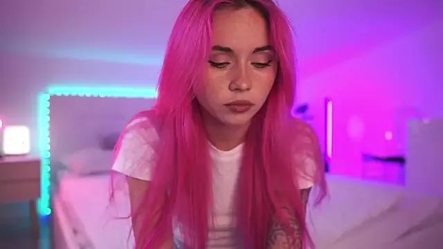 Check-out your craziest wishes with our pick of gaming cams models, featuring big knockers, round tails and tight twats.