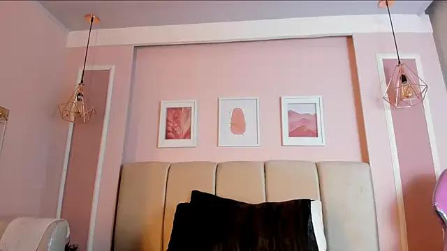 Sarah_Reidd from StripChat is Freechat