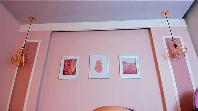 Sarah_Reidd from StripChat is Freechat