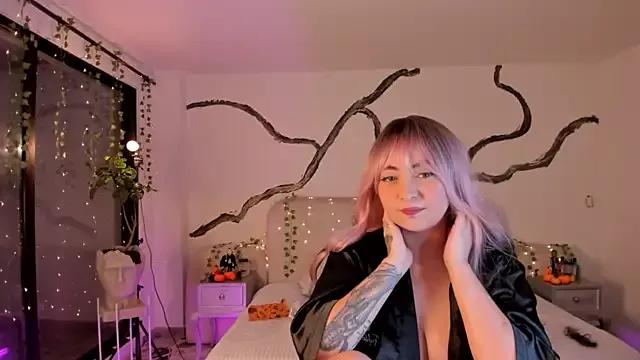 SarahCastro1_ from StripChat is Freechat