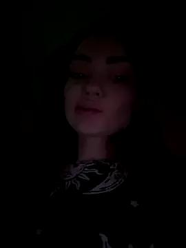 SaraLow from StripChat is Freechat