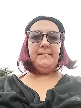 saraqueen__ from StripChat is Freechat