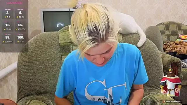 SaraSnow_ from StripChat is Freechat