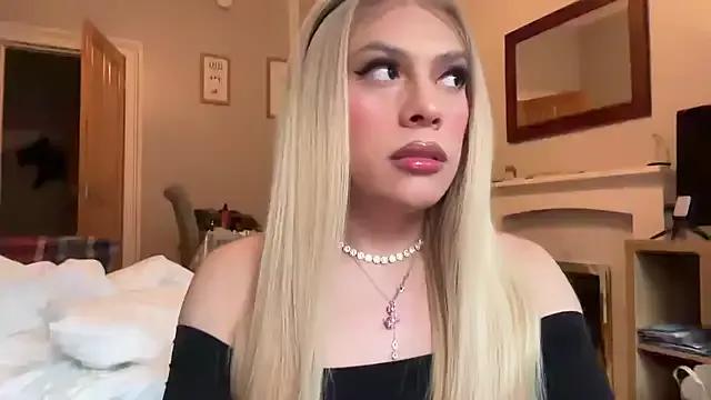 saray_doll from StripChat is Freechat