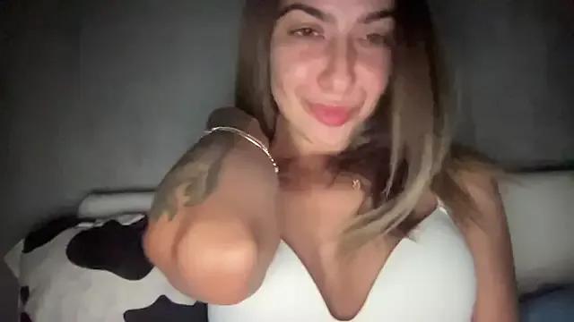 sarrah_rossy from StripChat is Freechat