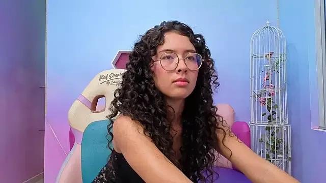 Sasha-Monroe from StripChat is Freechat