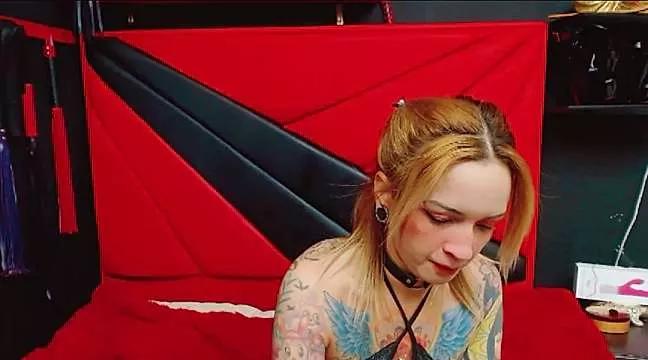 Check-out your craziest wishes with our pick of gaming cams models, featuring big knockers, round tails and tight twats.