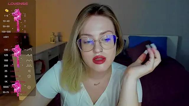 Check-out your craziest wishes with our pick of gaming cams models, featuring big knockers, round tails and tight twats.