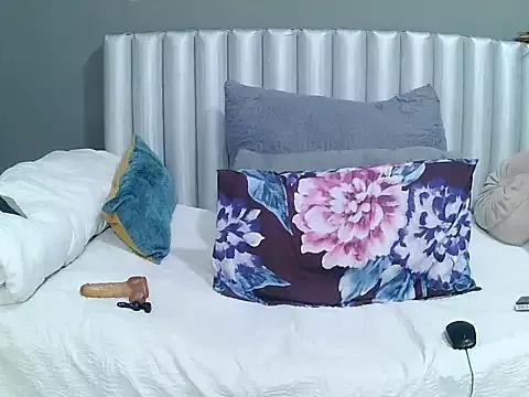 Check-out your craziest wishes with our pick of gaming cams models, featuring big knockers, round tails and tight twats.