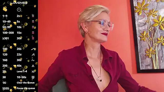 scarlett_paris22 from StripChat is Freechat