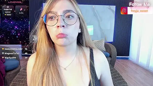 Check-out your craziest wishes with our pick of gaming cams models, featuring big knockers, round tails and tight twats.