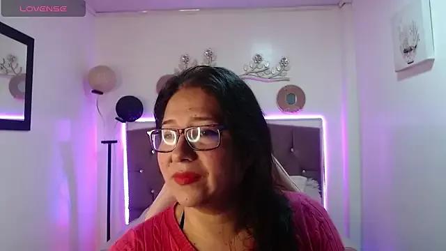 scarlett_widow_ from StripChat is Freechat