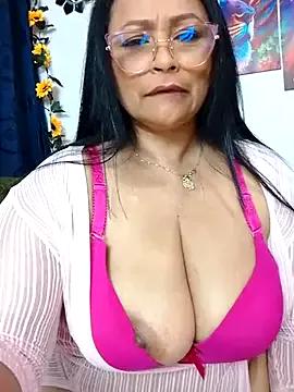 Check-out your craziest wishes with our pick of gaming cams models, featuring big knockers, round tails and tight twats.