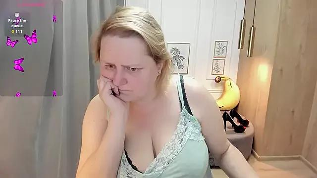 Check-out your craziest wishes with our pick of gaming cams models, featuring big knockers, round tails and tight twats.