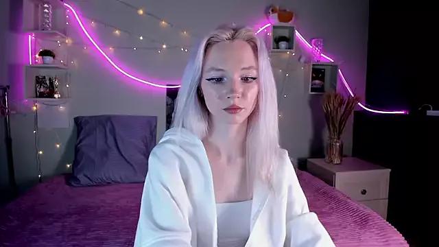 scarlettwell from StripChat is Freechat