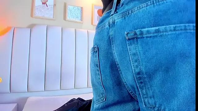 Check-out your craziest wishes with our pick of gaming cams models, featuring big knockers, round tails and tight twats.