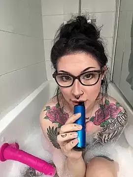 SeductiveScarlett25XX from StripChat is Freechat