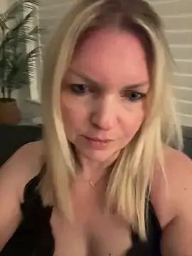 Photos of sedymilf from StripChat is Freechat