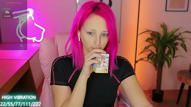 Check-out your craziest wishes with our pick of gaming cams models, featuring big knockers, round tails and tight twats.