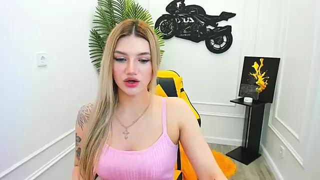 Check-out your craziest wishes with our pick of gaming cams models, featuring big knockers, round tails and tight twats.