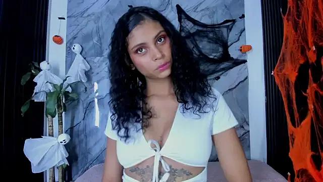 Sensual_Shantal from StripChat is Freechat