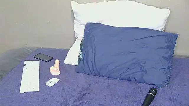 Serafynn from StripChat is Freechat