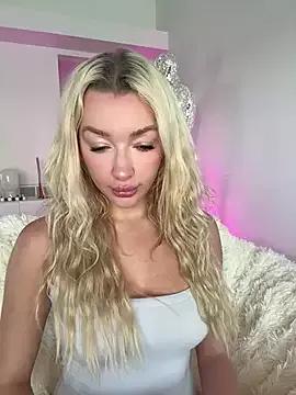 SerenaCloud from StripChat is Freechat