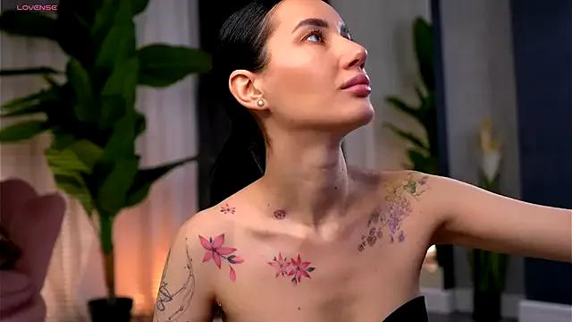 Check-out your craziest wishes with our pick of gaming cams models, featuring big knockers, round tails and tight twats.