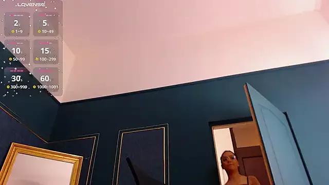 SerenaXMendezX from StripChat is Freechat