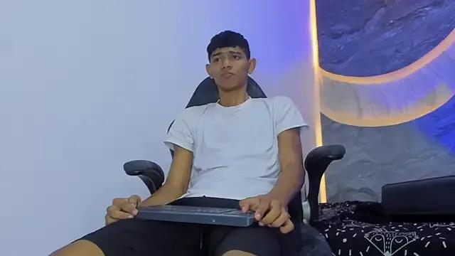 Photos of Sex_Boy_33_ from StripChat is Freechat