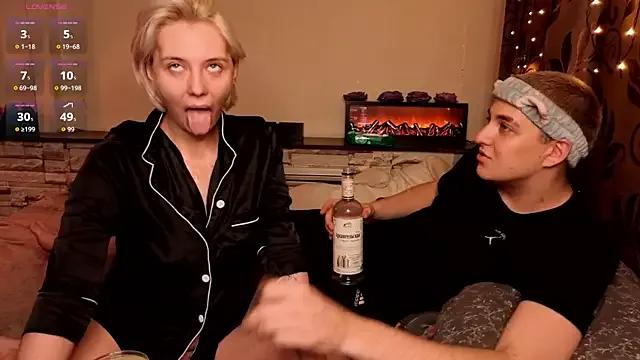 Sex_Vibe_couple from StripChat is Freechat