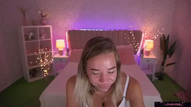 Check-out your craziest wishes with our pick of gaming cams models, featuring big knockers, round tails and tight twats.