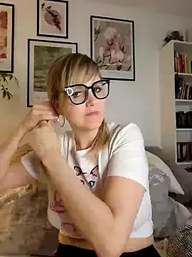 Sexybiene969 from StripChat is Freechat