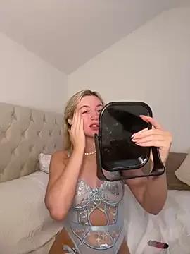 Check-out your craziest wishes with our pick of gaming cams models, featuring big knockers, round tails and tight twats.