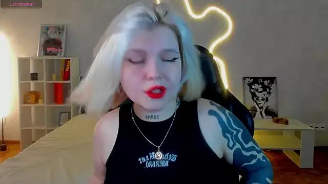 Check-out your craziest wishes with our pick of gaming cams models, featuring big knockers, round tails and tight twats.