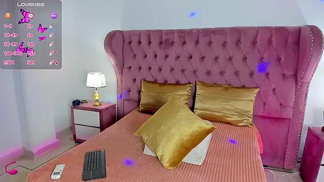 ShainaBonne from StripChat is Freechat