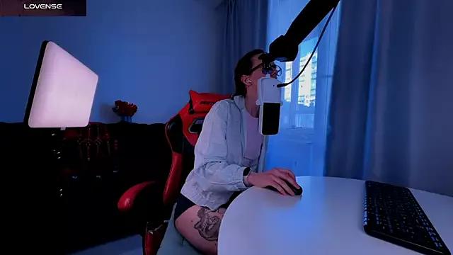 Check-out your craziest wishes with our pick of gaming cams models, featuring big knockers, round tails and tight twats.