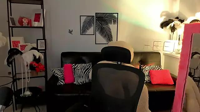 Check-out your craziest wishes with our pick of gaming cams models, featuring big knockers, round tails and tight twats.