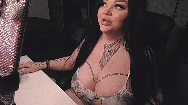 Check-out your craziest wishes with our pick of gaming cams models, featuring big knockers, round tails and tight twats.