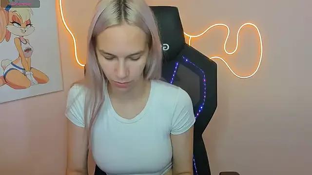Check-out your craziest wishes with our pick of gaming cams models, featuring big knockers, round tails and tight twats.