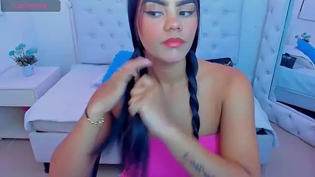 Check-out your craziest wishes with our pick of gaming cams models, featuring big knockers, round tails and tight twats.