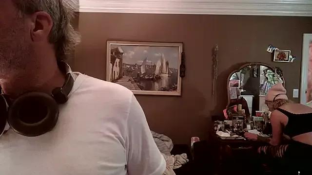 SilverandFox from StripChat is Freechat