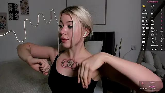 Check-out your craziest wishes with our pick of gaming cams models, featuring big knockers, round tails and tight twats.