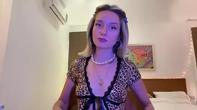 Check-out your craziest wishes with our pick of gaming cams models, featuring big knockers, round tails and tight twats.