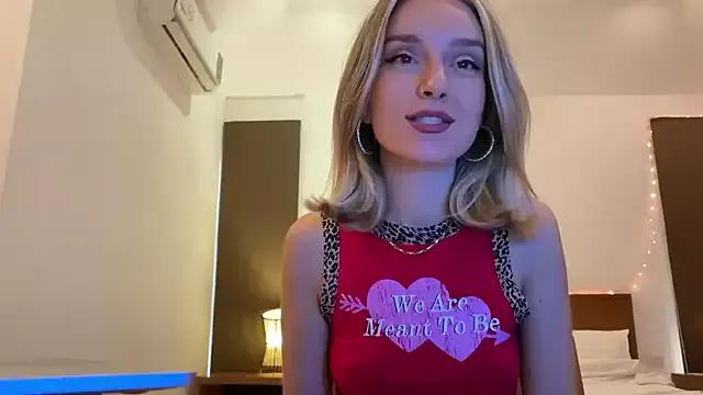 SirenaBelle from StripChat is Freechat