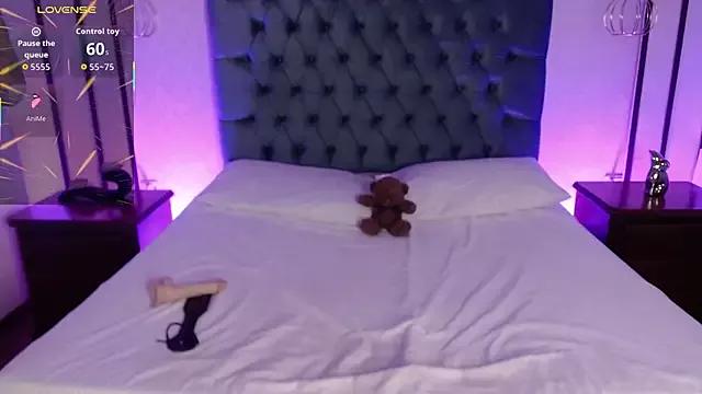 Skiler_James from StripChat is Freechat