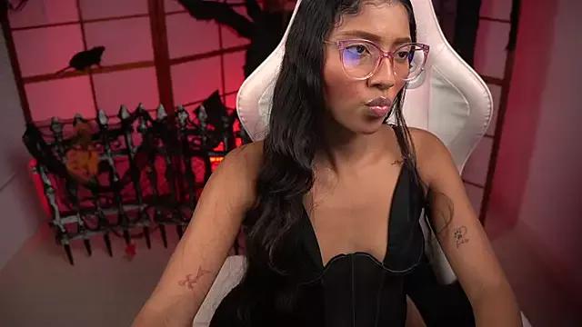 small_emilie from StripChat is Freechat