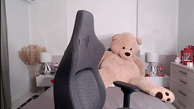 Check-out your craziest wishes with our pick of gaming cams models, featuring big knockers, round tails and tight twats.