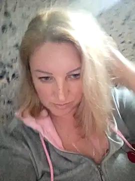 Snowball3021 from StripChat is Freechat