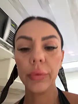 SofhiaTaylor from StripChat is Freechat